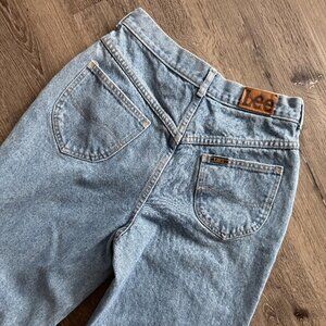 Vtg 80s or 90s light wash Lee baggy high waisted mom jeans / 28